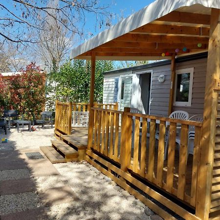 Mobil Home Tout Confort 6 Personnes Climatise Au Pied Du Luberon La Roque d'Antheron Bagian luar foto