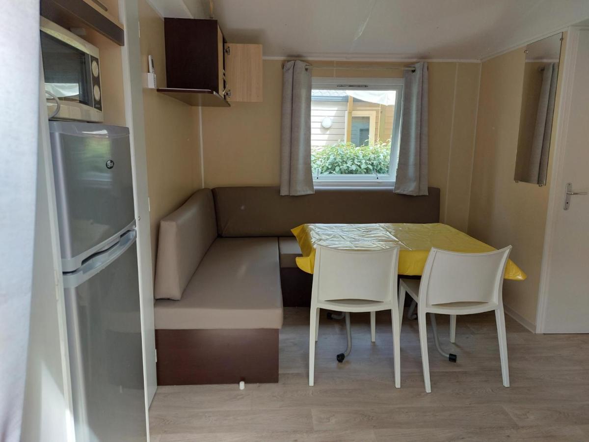 Mobil Home Tout Confort 6 Personnes Climatise Au Pied Du Luberon La Roque d'Antheron Bagian luar foto
