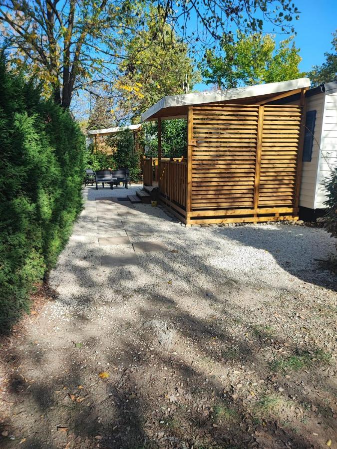Mobil Home Tout Confort 6 Personnes Climatise Au Pied Du Luberon La Roque d'Antheron Bagian luar foto